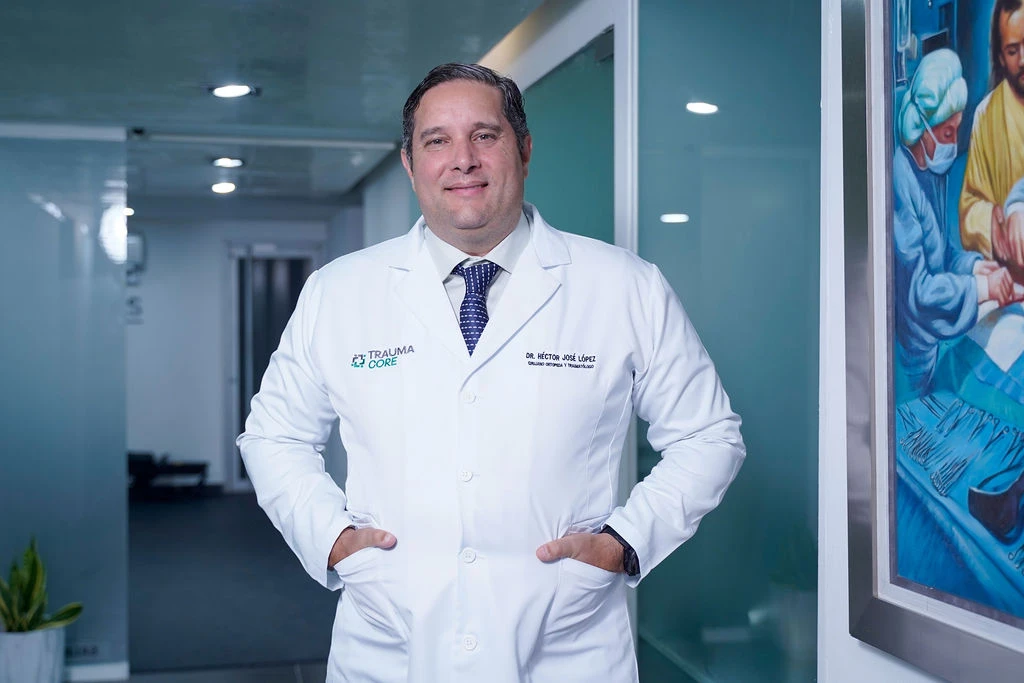 Dr. Héctor José López, traumatólogo ortopédico @ TraumaCore - Núcleo Traumatológico Especializado • Santo Domingo, República Dominicana