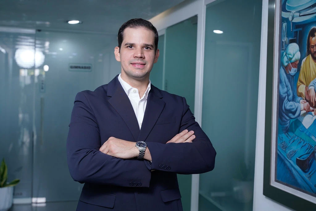 Dr. William Rodríguez Cabello, ortpedia y traumatología, rodilla y hombro @ TraumaCore - Núcleo Traumatológico Especializado • Santo Domingo, República Dominicana
