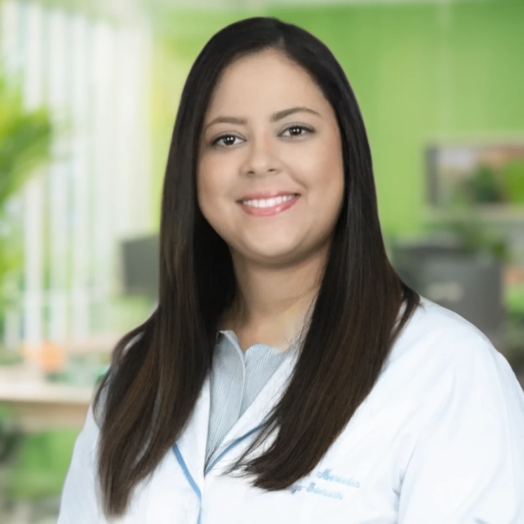 Dra. Ingrit N. Mercedes, Médico Reumatólogo, Internista @ Traumacore - Núcleo Traumatológico Especializado, República Dominicana